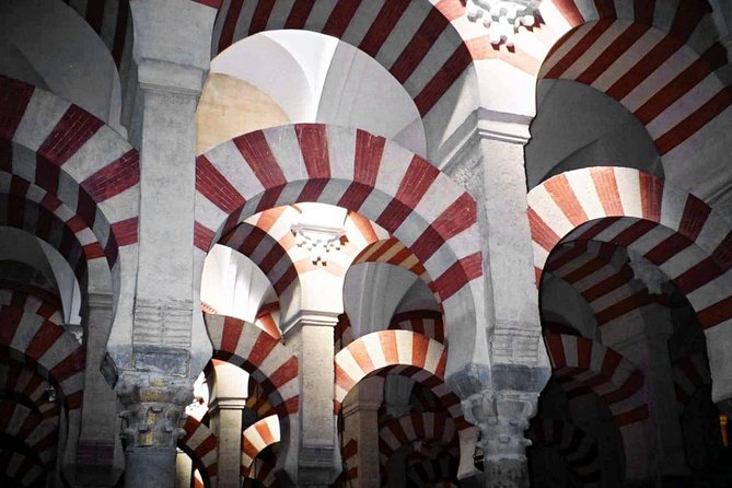 Cordoba Monuments Intensive Tour in English Tickets included - A brief pause for Córdoba’s famous lovers