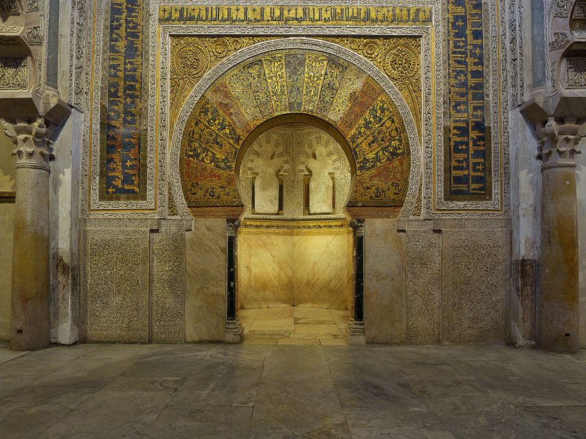 Córdoba: Mosque and Alcazar Private Tour with tickets - Entering the Mosque-Cathedral
