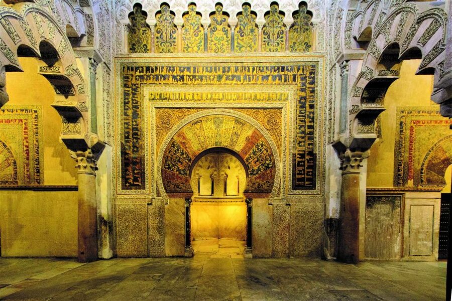Córdoba: Mosque-Cathedral & Alcazar Guided Tour - Why the Mosque-Cathedral deserves most of your attention