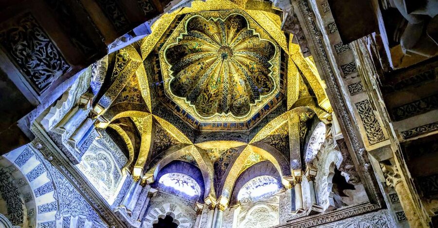 Córdoba: Mosque-Cathedral & Alcazar Guided Tour - What the Christian cathedral adds to the former mosque
