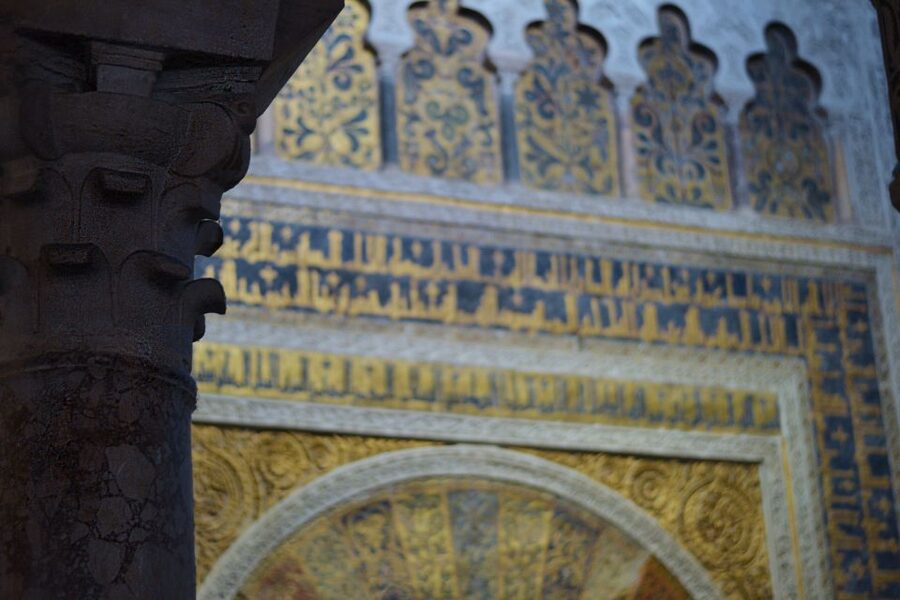 Córdoba: Mosque-Cathedral and Alcazar Tour - Inside the Mosque-Cathedral for about 75 minutes