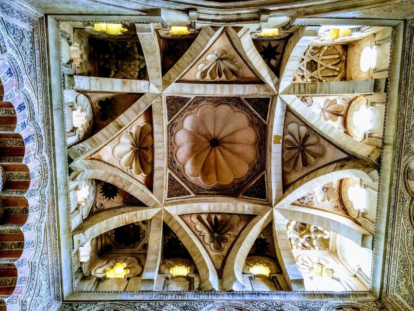 Córdoba: Mosque-Cathedral Guided Tour - Entering the forest of columns and arches
