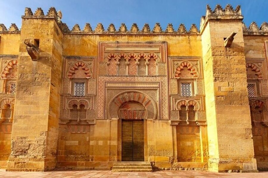 Cordoba: Mosque-Cathedral Private Tour with Tickets - Why this building deserves your full attention