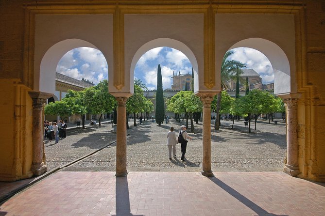 Cordoba Mosque & Jewish Quarter Guided Tour with tickets - The guides and the style of commentary