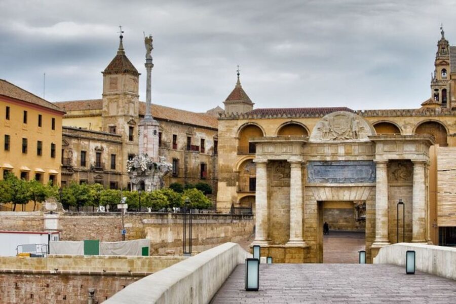Cordoba: Private custom tour with a local guide - Starting at your Córdoba hotel