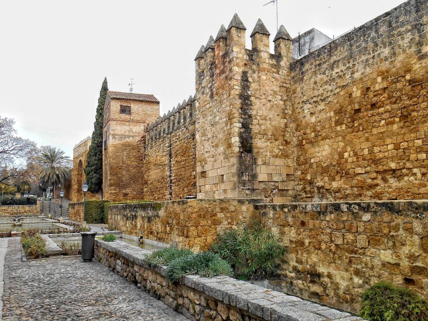 Córdoba: Private Walking Tour - Patios, chapels, and the smaller stops