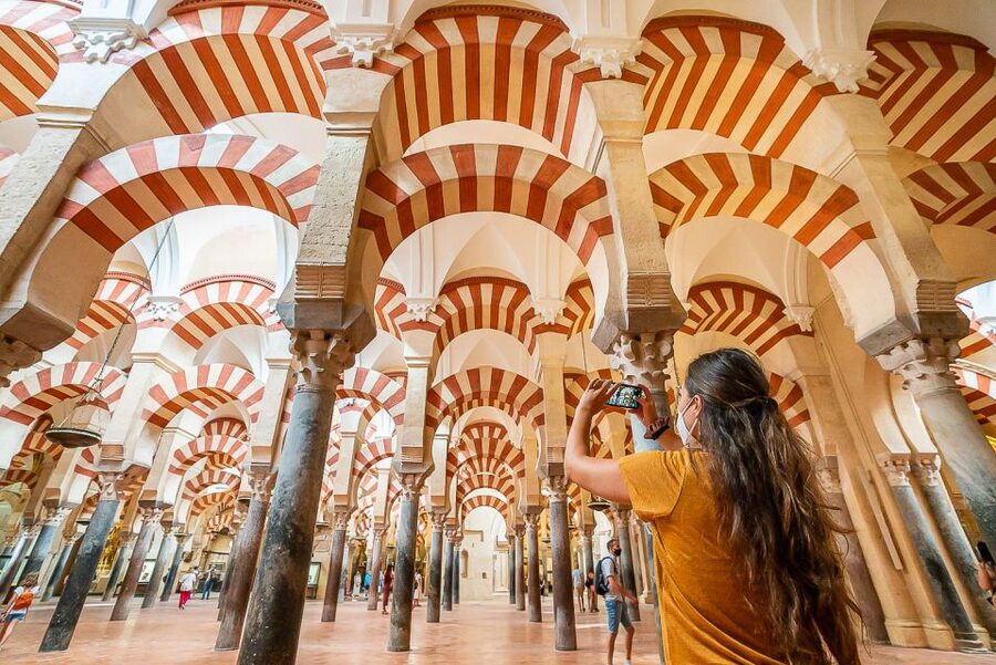 Córdoba: Skip-the-Ticket-Line Mosque-Cathedral Guided Tour - Entering through the separate entrance