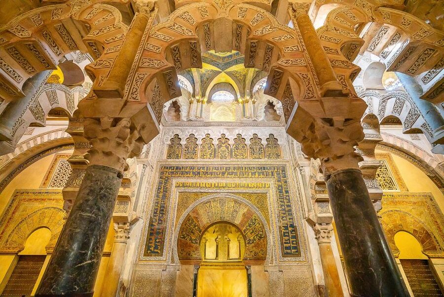 Córdoba: Skip-the-Ticket-Line Mosque-Cathedral Guided Tour - Reading the arches, Mihrab, and Prayer Hall