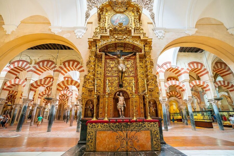 Córdoba: Skip-the-Ticket-Line Mosque-Cathedral Guided Tour - Understanding the change from mosque to cathedral