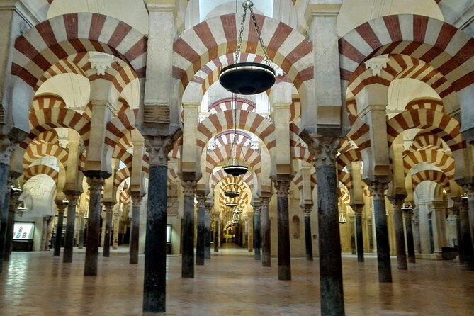 Cordoba tour Mosque-Cathedral & Jewish Quarter, max. 8 people - From Puerta de Almodóvar into La Judería