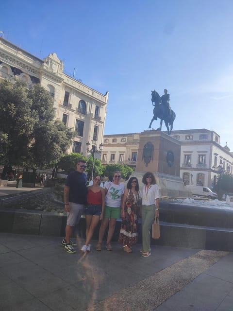 Córdoba: Tour of the three cultures to see the city in a day - Calleja de las Flores and the classic Córdoba view