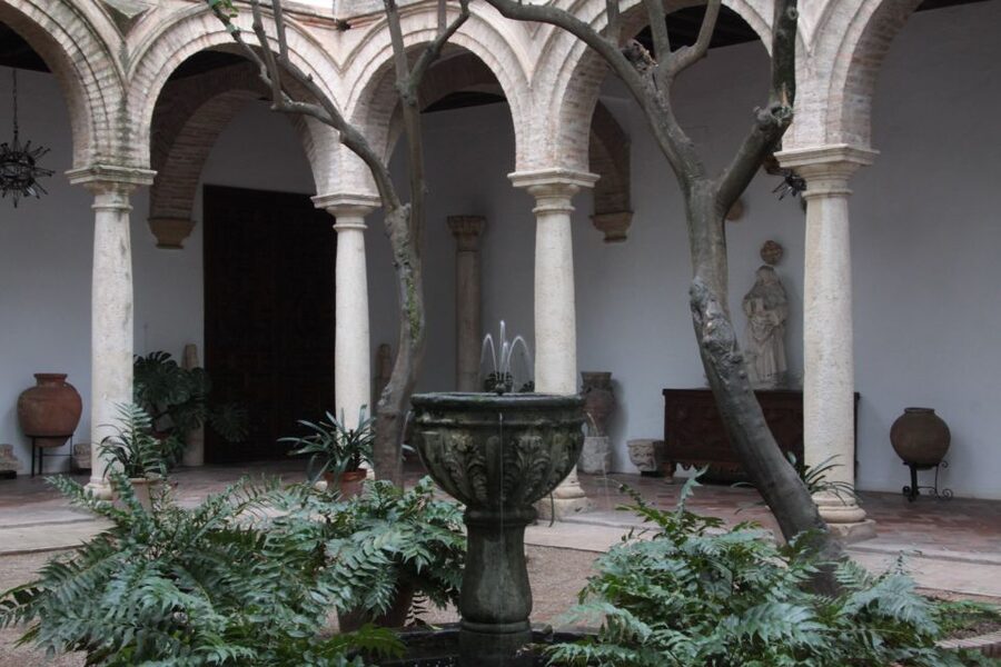 Córdoba: Viana Palace Gardens and Patios Entry Ticket - Should you use a guide or audio material?