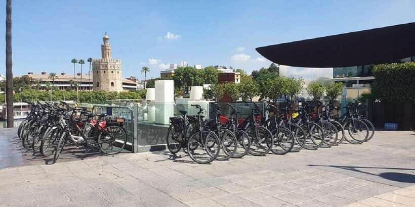 E-Bike tour in Sevilla - Maria Luisa Park sets the tone