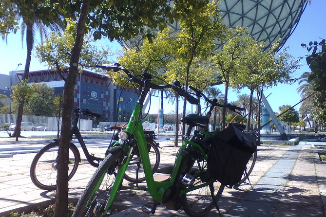 Electric Bike Rental 3 hours - Following Seville’s bike lanes