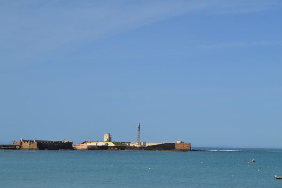 English Cádiz Tour: Walking Tour with Local Guide - Alejandro, Alba, and the guide’s personal style