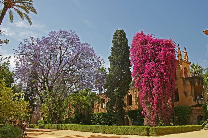 Exclusive Alcazar with breakfast or afternoon coffee in gardens - Why a group of eight changes the visit