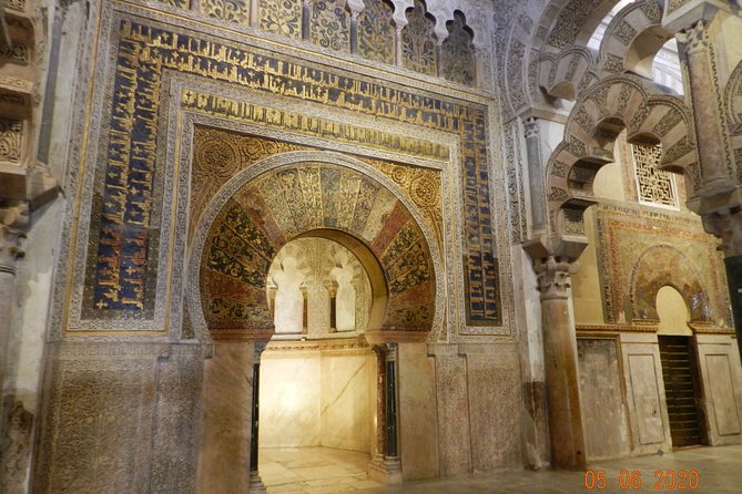 Exclusive visit to the Mosque with official guide. Small groups - What the one-hour route covers