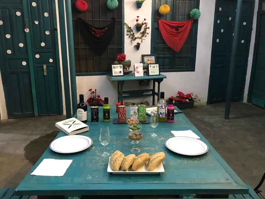 Extra Virgin Olive oil tasting - Meeting beneath the Corredera market clock