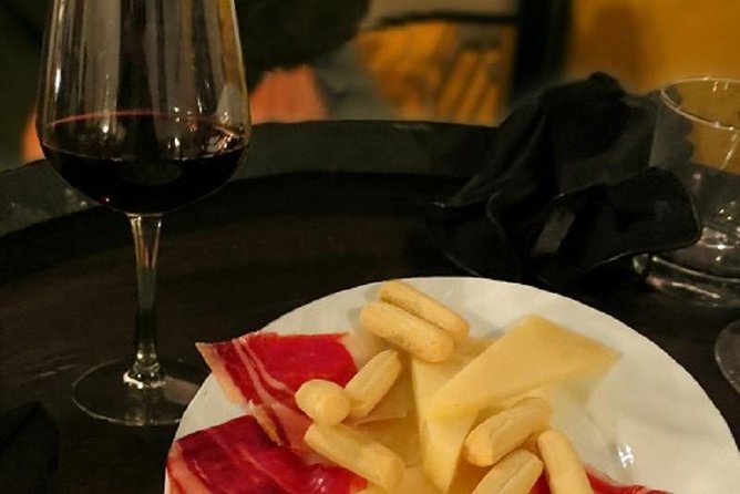 Flamenco and Tapastour with a flamenco artist - Three tapas bars, four Sevillian dishes