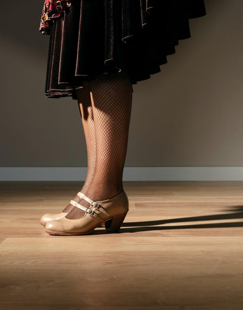 Flamenco Dance Lesson: 60-Minute Class in Seville - Finishing with a choreography you can remember