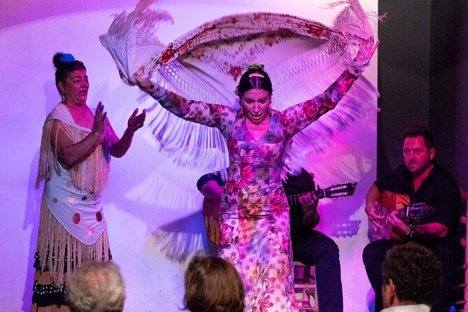 Flamenco show at the foot of the Giralda in Seville - Who will enjoy this show most?