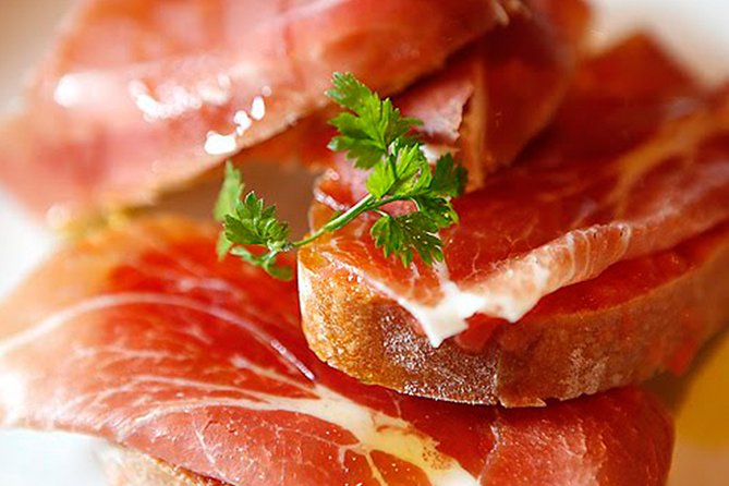 Food Tour Cadiz - The host and the human side of the evening