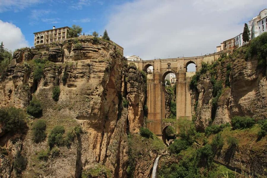 From Malaga: Ronda y Setenil de la Bodegas Day Trip by coach - Should you book the Ronda and Setenil trip?