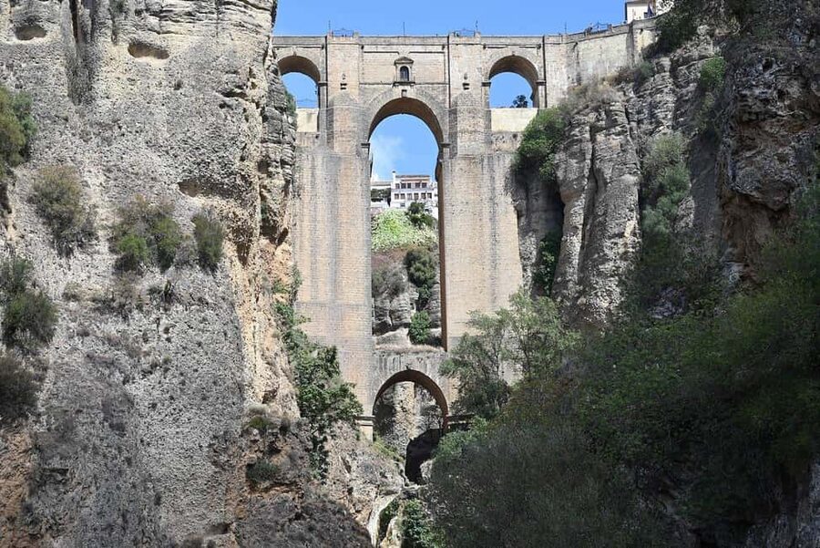 From Malaga: Ronda y Setenil de la Bodegas Day Trip by coach - From Malaga station to the hills of Ronda
