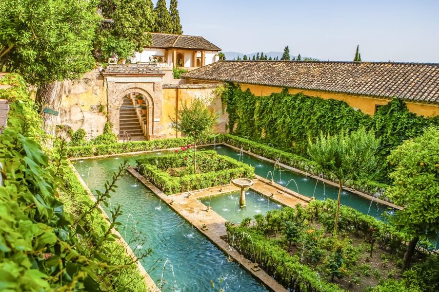 From Seville: Granada & Alhambra Tour with Optional Ticket - What the guides and drivers add