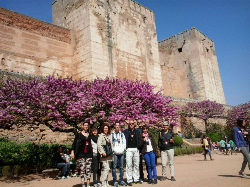 From Seville: Granada Day Trip with Alhambra and Albaicín - What lunch and free time are really like