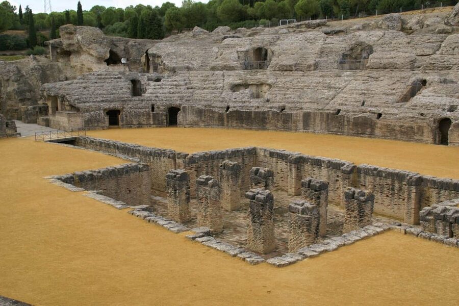 From Seville: Half-Day Guided Bike Trip to Italica - The ride through Seville and toward Santiponce