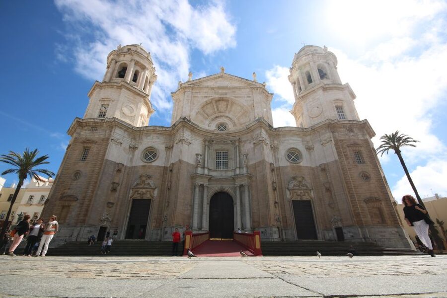 From Seville: Private Day Trip to Cádiz with Guide - Lunch and Free Time in Cádiz