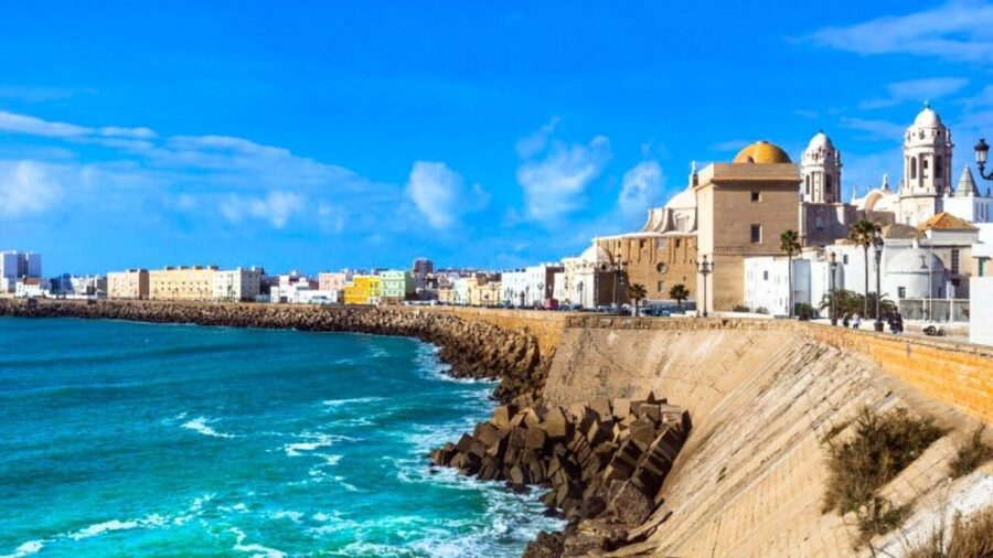 From Seville: Private Day Trip to Cádiz with Guide - El Pópulo, La Viña, and Santa María