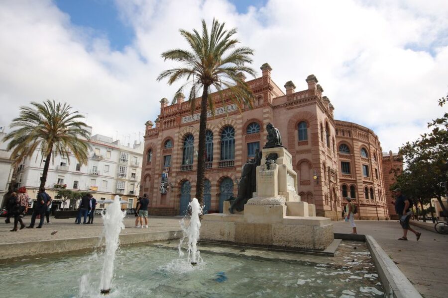 From Seville: Private Day Trip to Cádiz with Guide - Cádiz Cathedral and the Roman Theater