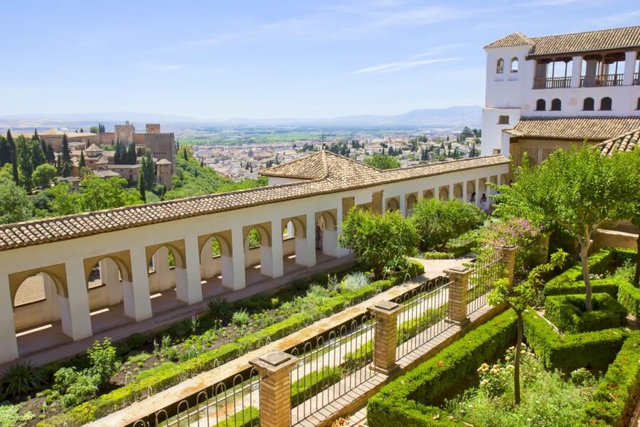 From Seville: Private Granada Day-Trip with Alhambra Visit - Entering the Alhambra, Alcazaba, and Nasrid Palaces