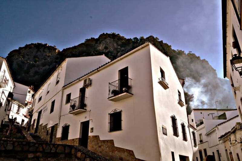 From Seville: White Villages Tour - Lunch in Grazalema with food from the area