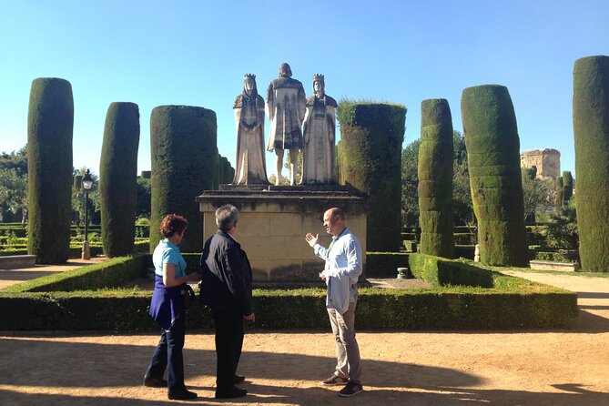 Gardens & Fortress of Catholic Kings Tickets & Tour in English - How the guides affect the experience