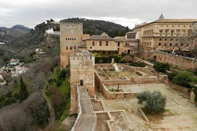 Granada Day Trip: Alhambra & Nazaries Palaces from Seville - The three-hour journey from Seville
