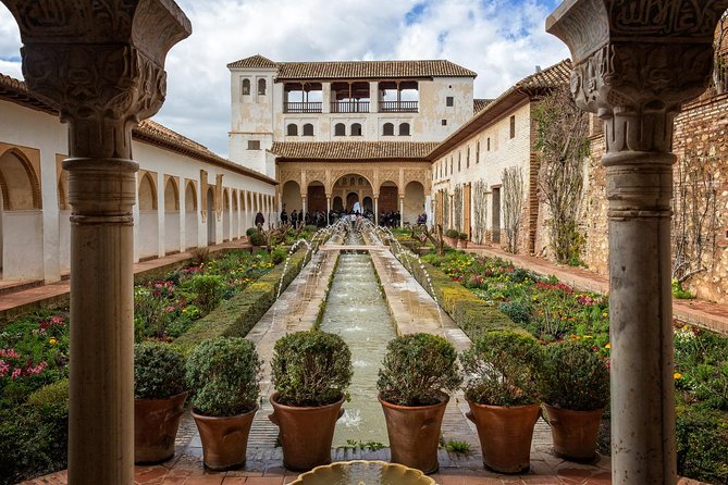 Granada Day Trip from Seville with Skip-the-line Alhambra Access - Walking Albaycin and Sacromonte for two hours