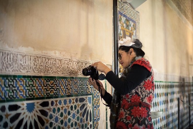 Granada Day Trip with Alhambra and Albaicin Tour from Seville - Alcazaba: the fortress before the palace