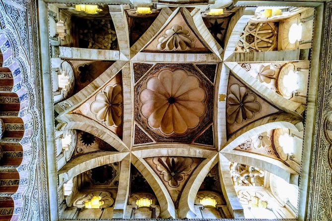 Guided tour: discover the 2 great monuments in Córdoba: Mezquita and Alcázar. - What the guide adds inside the Mosque-Cathedral