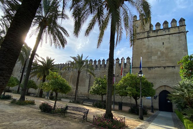 Guided tour of the Alcazar de los Reyes Cristianos in Spanish - Group size, timing, and language
