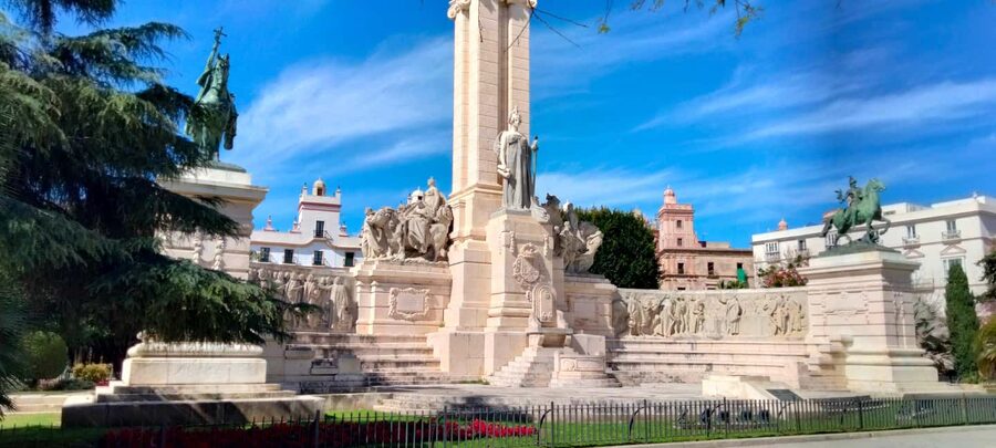 Guided visit on foot through Cádiz: stories from the hand of a local guide - A two-hour route through the historic center