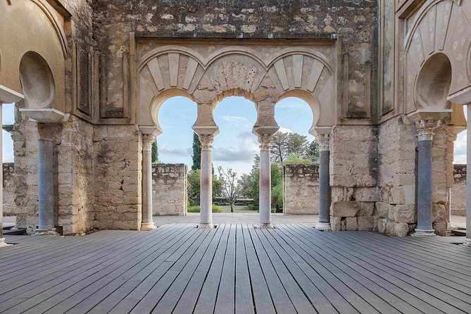 Guided visit to Medina Azahara - Entering the 10th-century palace city
