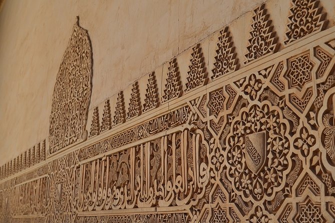 Guided visit to the Alcázar of Seville without queues - Meeting at C. Francos, 19