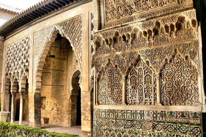 Guided visit to the Alcázar of Seville without queues - English language and guide quality