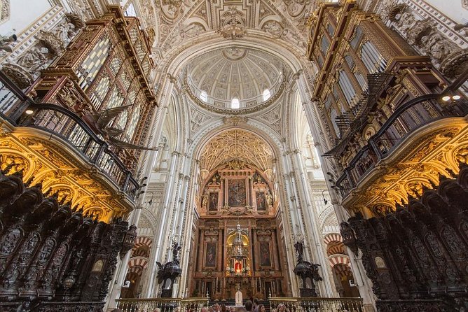 Guided visit to the Mosque-Cathedral, Jewish Quarter, Alcazar and Synagogue. Official guide - Why this Córdoba route works so well