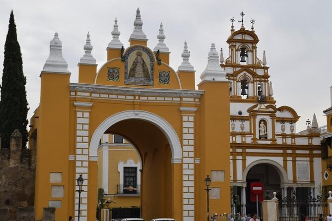 Guided walking tour to Setas, La Macarena and Dueña's Palace in Seville - La Macarena and the city gate