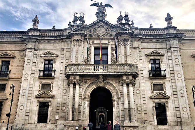 History of Women of Seville Private Tour - The legend of the two sisters