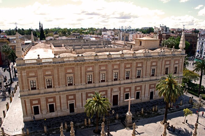 Horse and Carriage Sightseeing Tour in Seville - San Telmo Palace and the route toward Maria Luisa Park